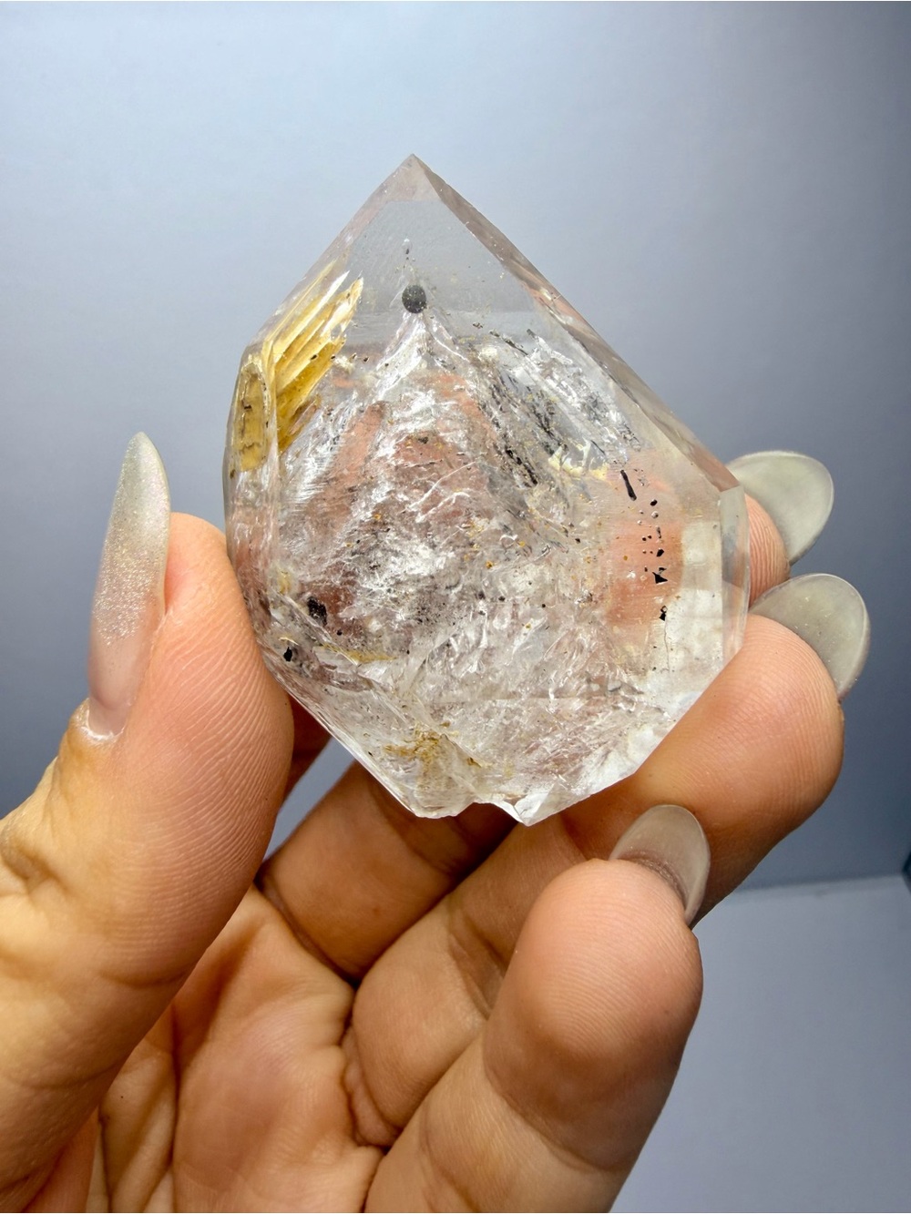 Natural Enhydro Quartz w/ Moving Bubble &/or Carbon/Black Inclusions,A624